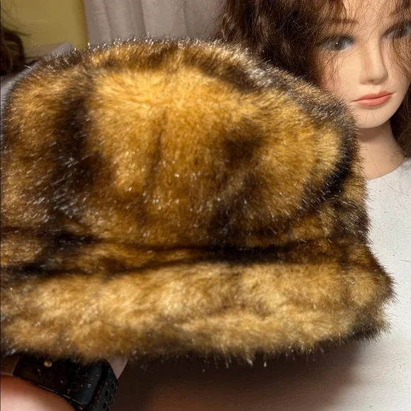 Betmar New York lot of THREE Brown Acrylic Faux Fur Hats One Size - Picture 14 of 15